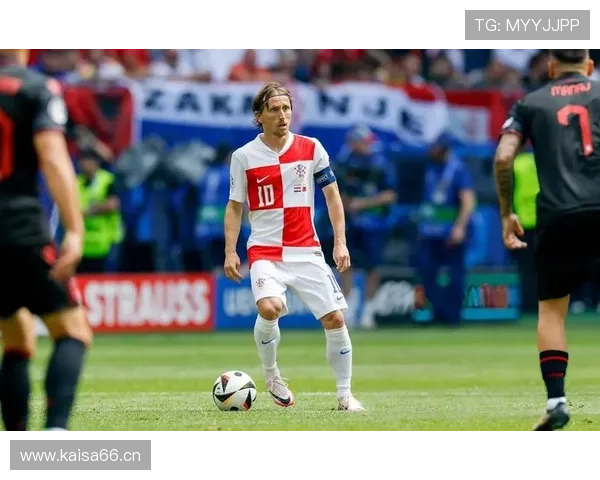 莫德里奇外脚背传球技术解析