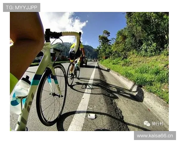 仲满训练场叼着烟，和场上那个完美形象怎么回事？